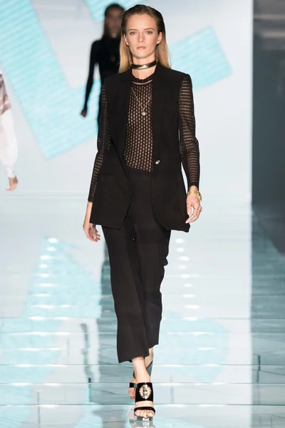 Look 17